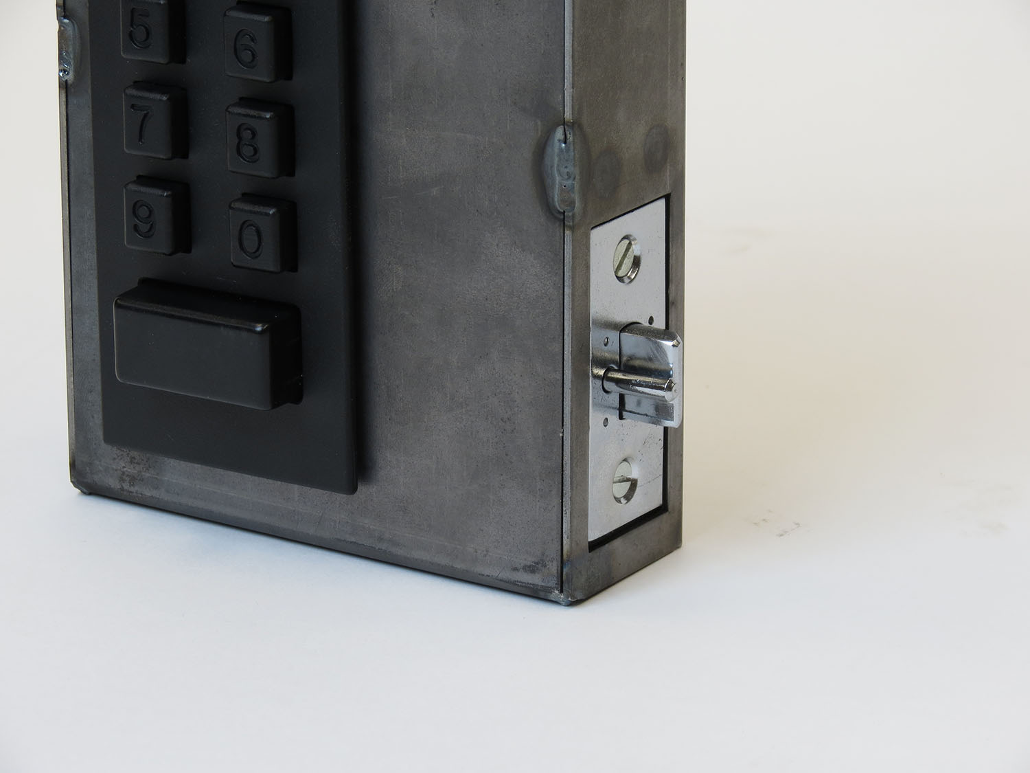 Deadlatch